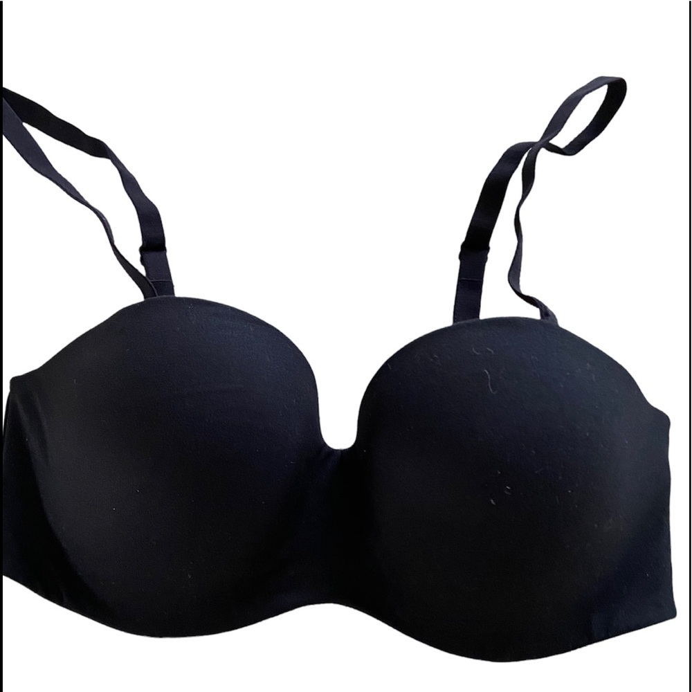 Victoria’s Secret padded strapless black bra size 34 D (removable straps)